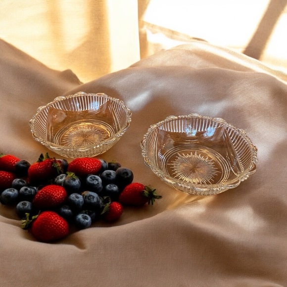 Pair of Beautiful Antique Berry Bowls set of 2. Mint Condition - Picture 2 of 5